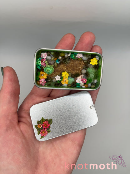 teddi turtle  ·  daisy meadow mini tin
