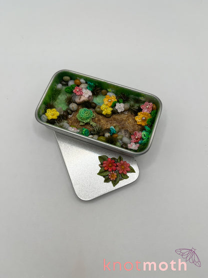 teddi turtle  ·  daisy meadow mini tin