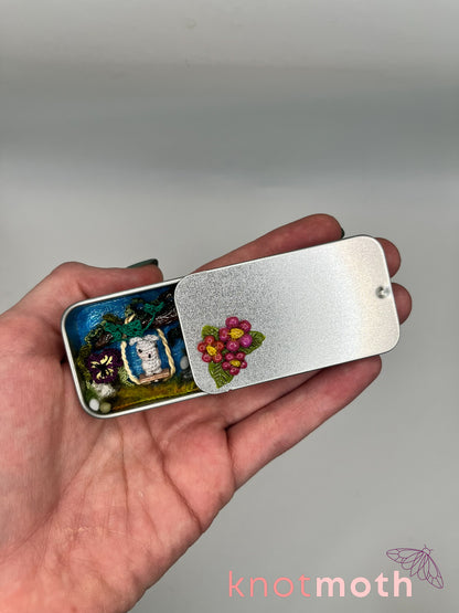 robbi rabbit  ·  flowers & tree swing mini tin