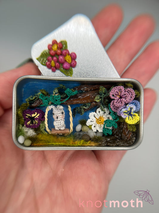 robbi rabbit  ·  flowers & tree swing mini tin