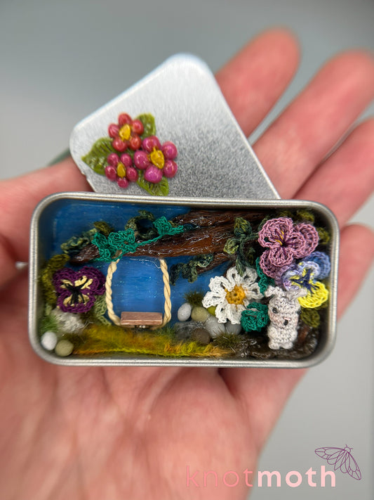 robbi rabbit  ·  flowers & tree swing mini tin