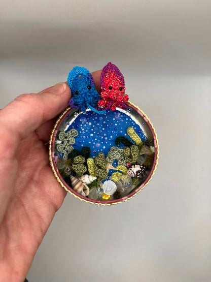 saphira & corin - squid friends ocean scene in a metal tin