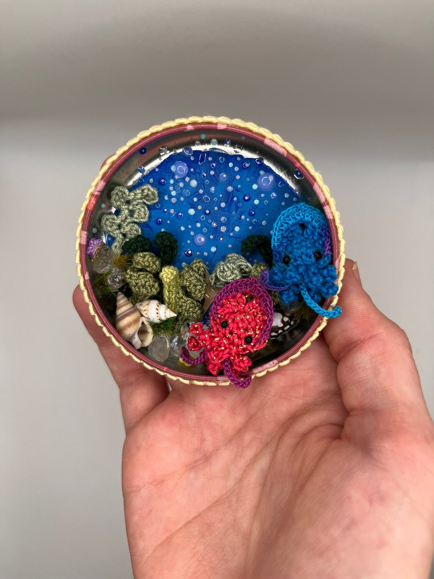 saphira & corin - squid friends ocean scene in a metal tin