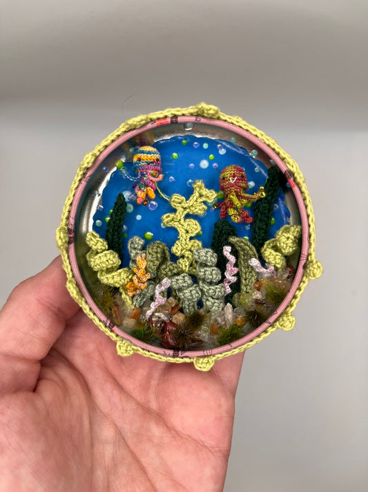jovi & mirei - jellyfish friends ocean scene in a metal tin
