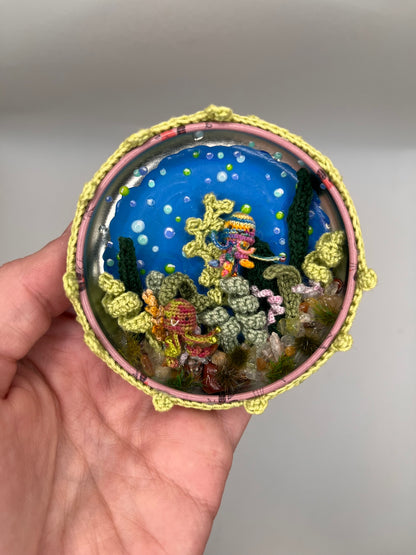 jovi & mirei - jellyfish friends ocean scene in a metal tin