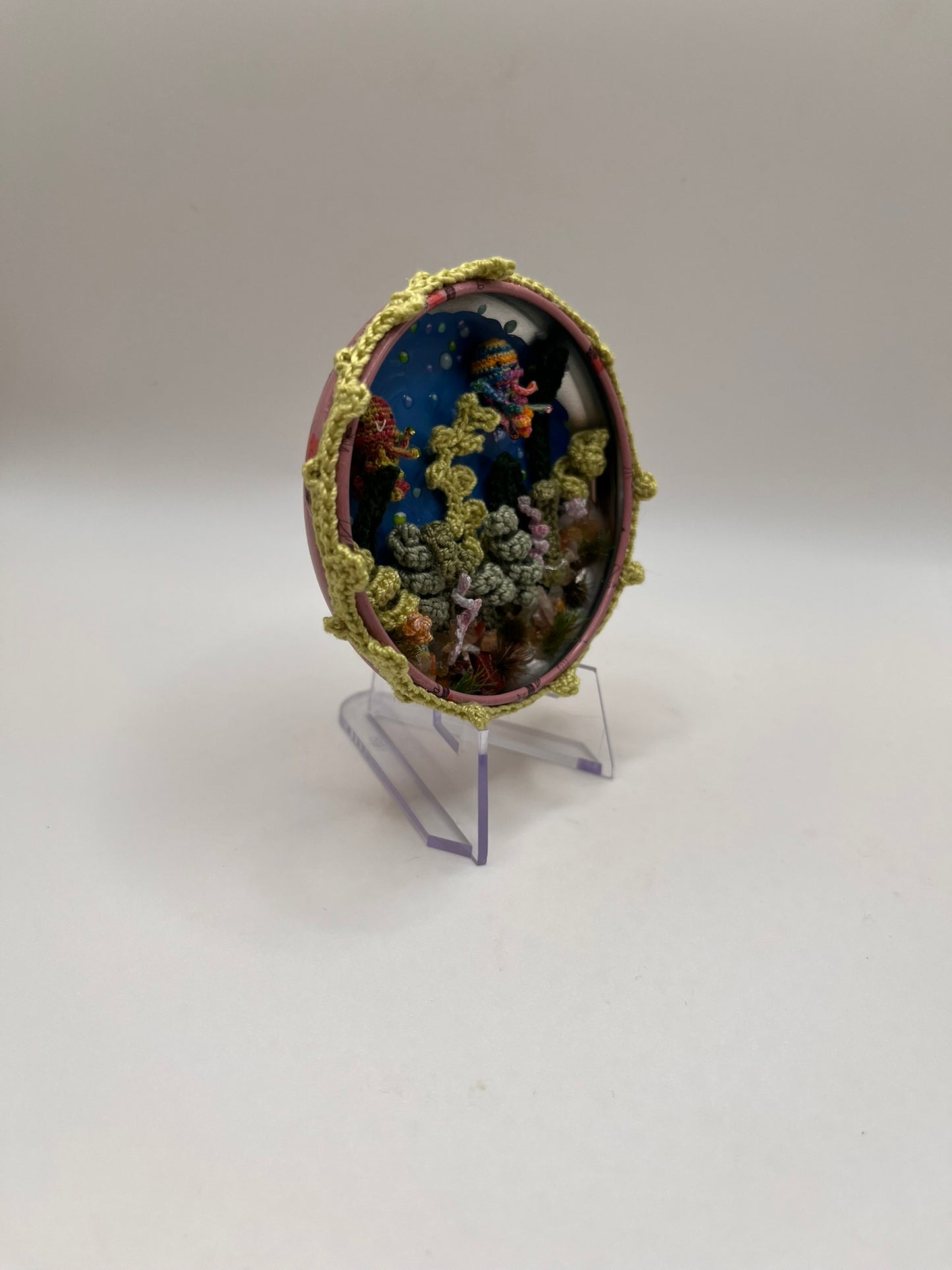 jovi & mirei - jellyfish friends ocean scene in a metal tin