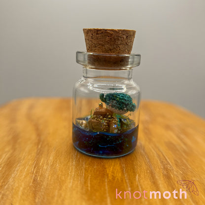 Wilma Whale Micro Crochet Aquarium Jar (removable, magnetic)