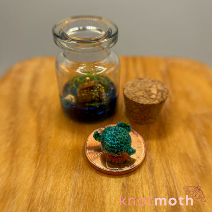 Wilma Whale Micro Crochet Aquarium Jar (removable, magnetic)