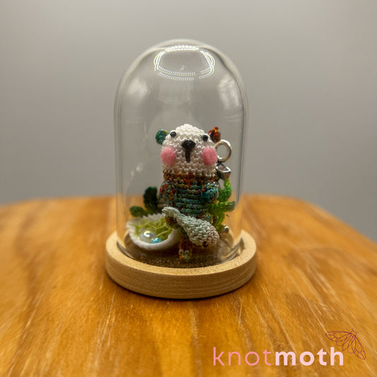 Uta Otter with Fish Micro Crochet Cloche Jar (removable, magnetic)