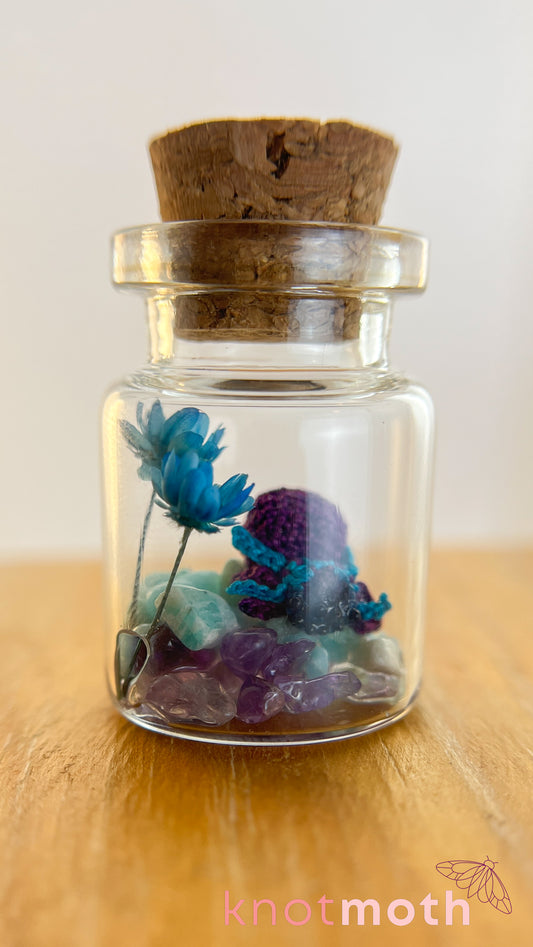 Sara Spider Micro Crochet Terrarium Jar (Magnetic, Removable)