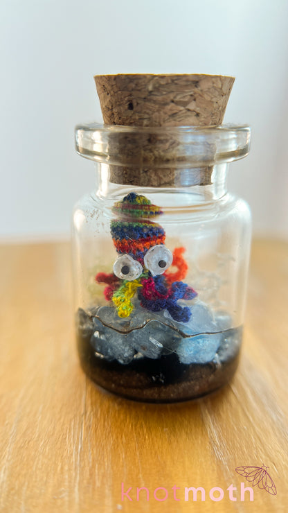 Oscar Octopus Micro Crochet Aquarium Jar (Magnetic, Removable)