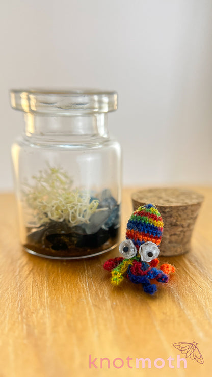 Oscar Octopus Micro Crochet Aquarium Jar (Magnetic, Removable)