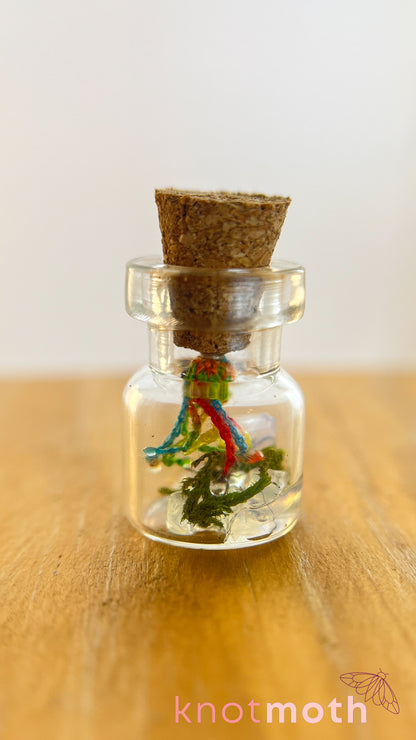 Jessi Jellyfish Micro Crochet Aquarium Jar (Magnetic, Removable)