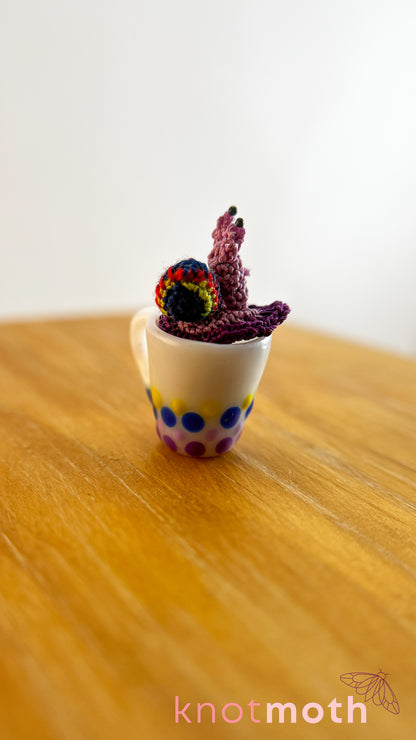 Samwell Snail Micro Crochet Mug (Magnetic, Removable)