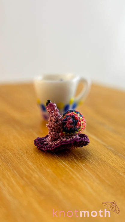 Samwell Snail Micro Crochet Mug (Magnetic, Removable)