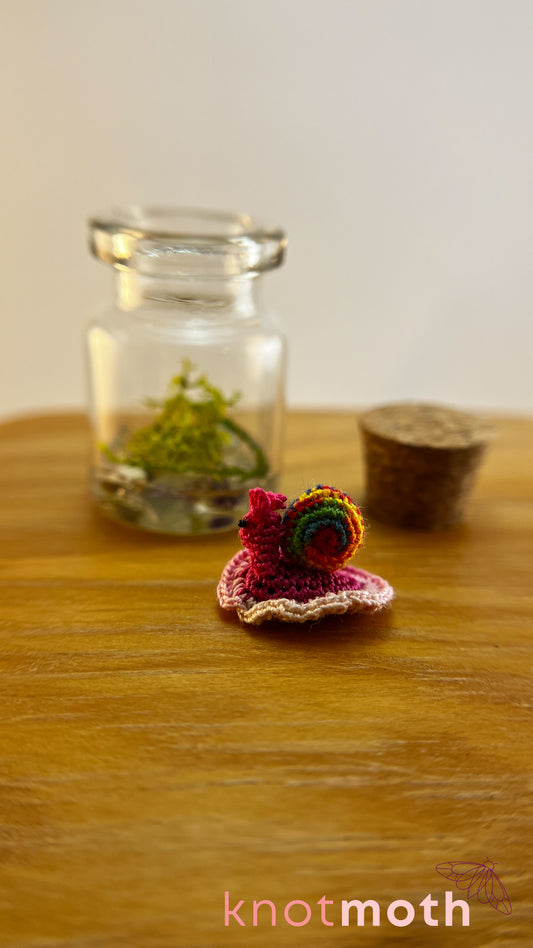 Esther Snail Micro Crochet Medium Terrarium Jar (Magnetic, Removable)