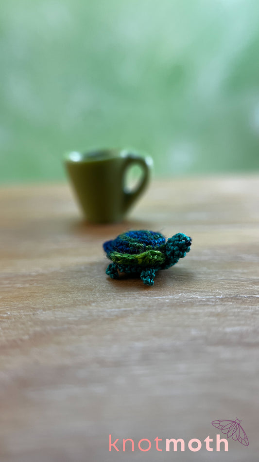 Thiago Turtle Micro Crochet Magnetic Mug Trinket