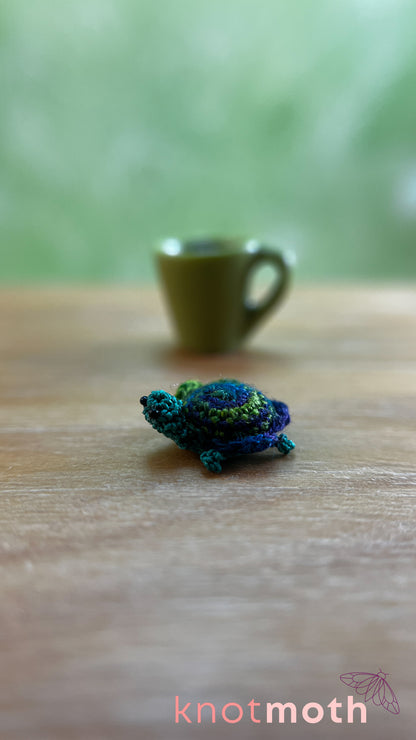 Thiago Turtle Micro Crochet Magnetic Mug Trinket