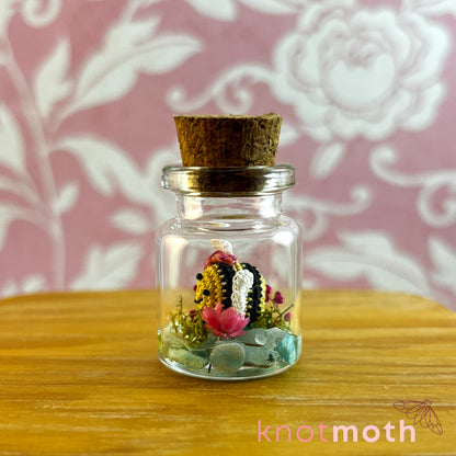 Bonnie Bee Micro Crochet Terrarium Jar (removable, magnetic)