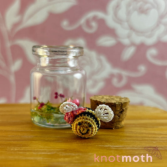 Bonnie Bee Micro Crochet Terrarium Jar (removable, magnetic)