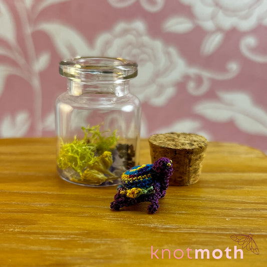 Shirley Turtle Micro Crochet Terrarium Jar (removable, magnetic)