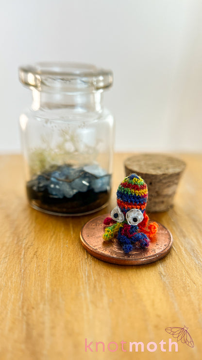Oscar Octopus Micro Crochet Aquarium Jar (Magnetic, Removable)