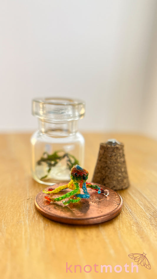 Jessi Jellyfish Micro Crochet Aquarium Jar (Magnetic, Removable)