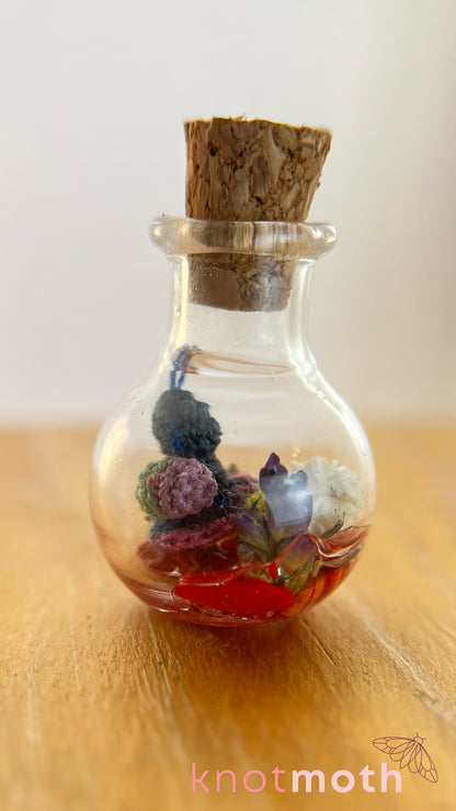 Simon Snail Micro Crochet Terrarium Jar