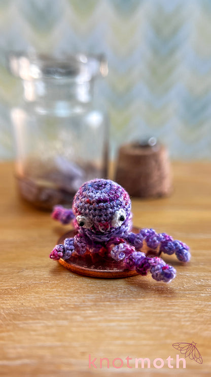 Plum Jellyfish Micro Crochet Aquarium Jar (removable, magnetic)