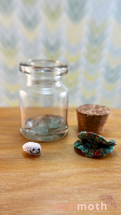 Perla Oyster and Pearl Micro Crochet Aquarium Jar (removable, magnetic)